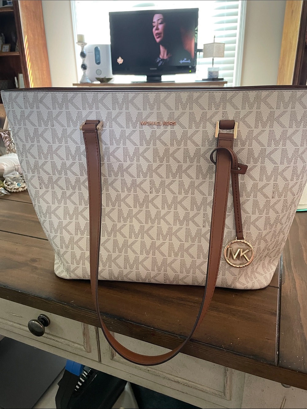 Michael Kors Signature Logo Large Tote Bag – Vanilla / Acorn Brown